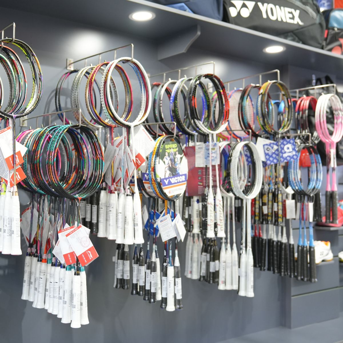 Tưng bừng khai trương ShopVNB Thuận An Shop cầu lông VNB Sports thứ 55
